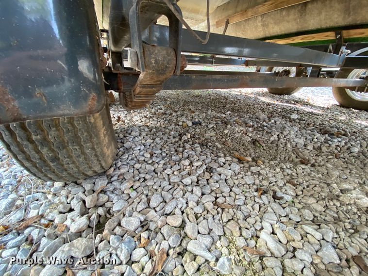 image for item HE9793 1986 Landau  pontoon boat