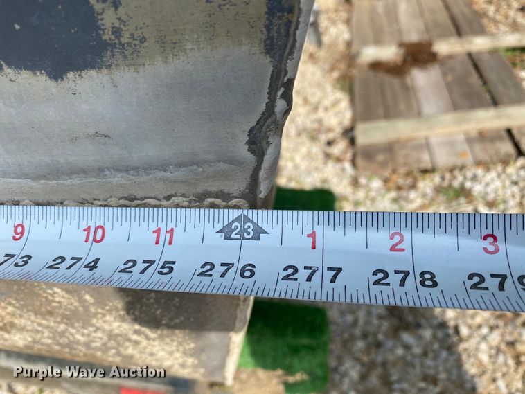 image for item HE9793 1986 Landau  pontoon boat