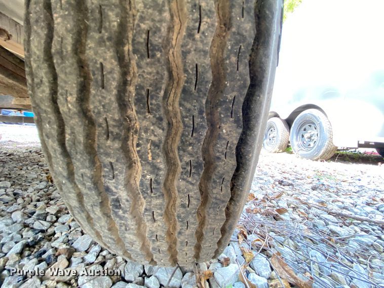 image for item HE9793 1986 Landau  pontoon boat