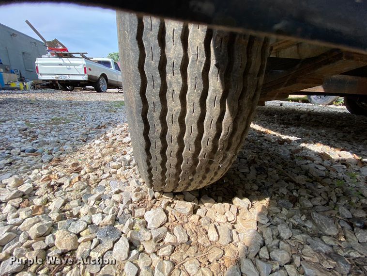 image for item HE9793 1986 Landau  pontoon boat