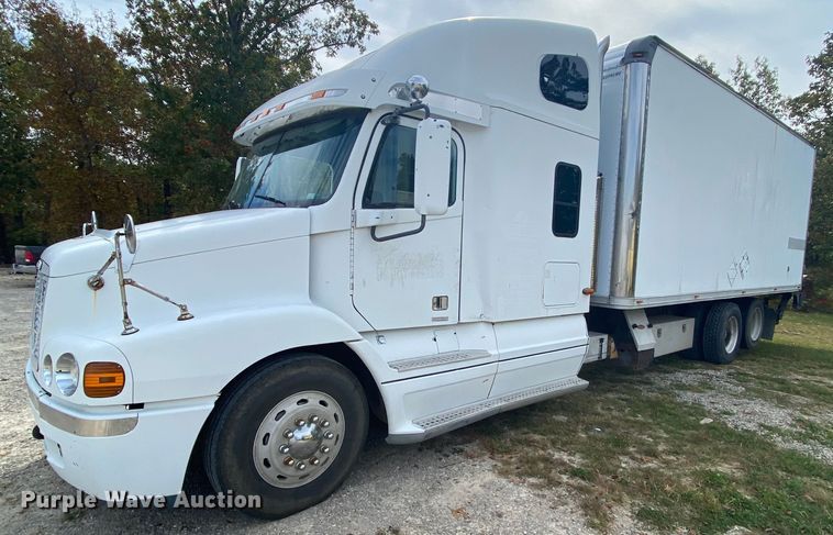 image for item HE9847 2003 Freightliner Cascadia  box truck