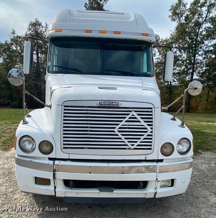 image for item HE9847 2003 Freightliner Cascadia  box truck