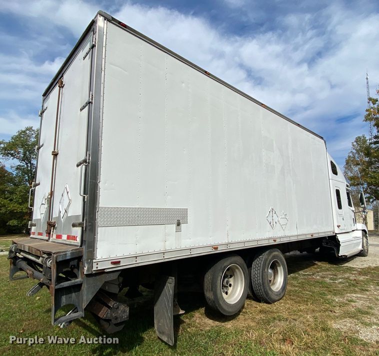 image for item HE9847 2003 Freightliner Cascadia  box truck