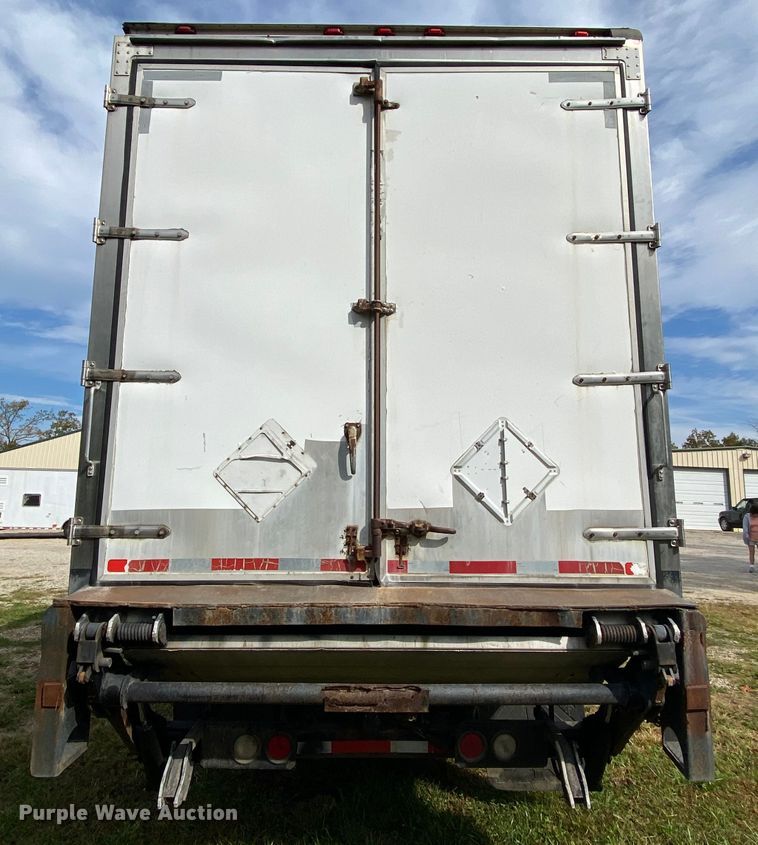 image for item HE9847 2003 Freightliner Cascadia  box truck