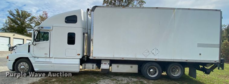 image for item HE9847 2003 Freightliner Cascadia  box truck