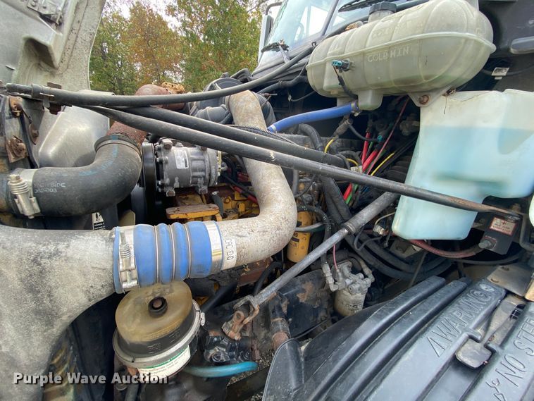 image for item HE9847 2003 Freightliner Cascadia  box truck