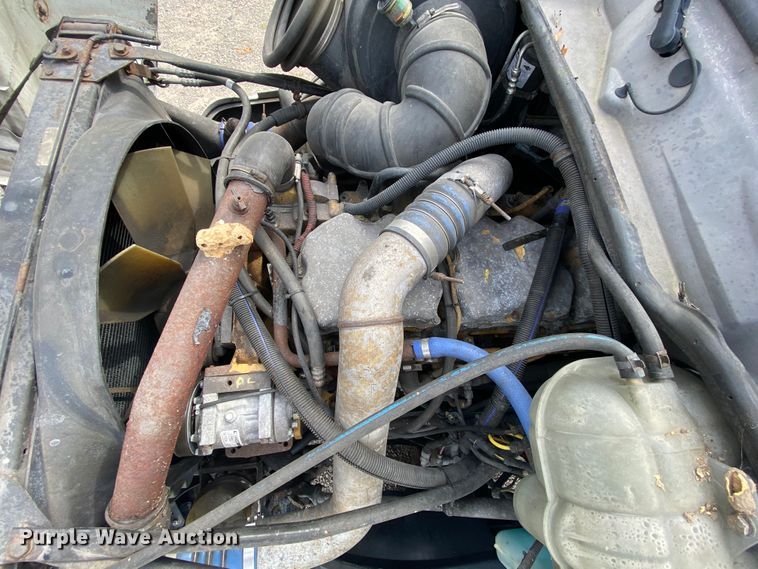 image for item HE9847 2003 Freightliner Cascadia  box truck