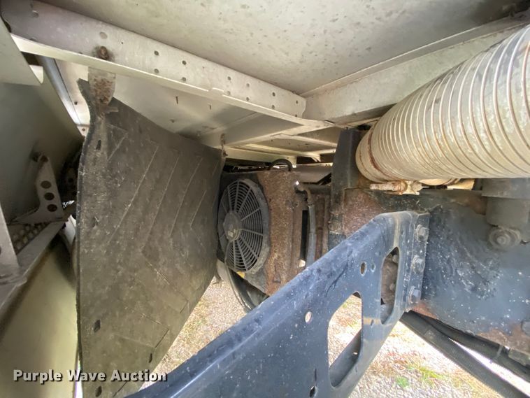 image for item HE9847 2003 Freightliner Cascadia  box truck