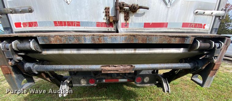 image for item HE9847 2003 Freightliner Cascadia  box truck