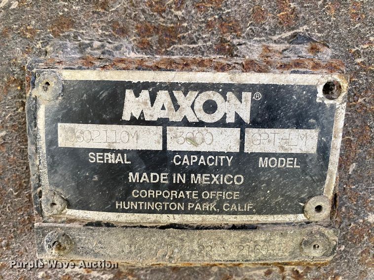 image for item HE9847 2003 Freightliner Cascadia  box truck