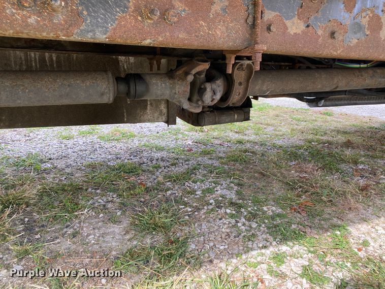 image for item HE9847 2003 Freightliner Cascadia  box truck