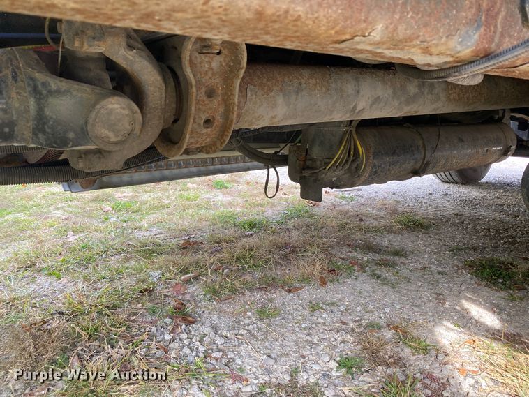 image for item HE9847 2003 Freightliner Cascadia  box truck