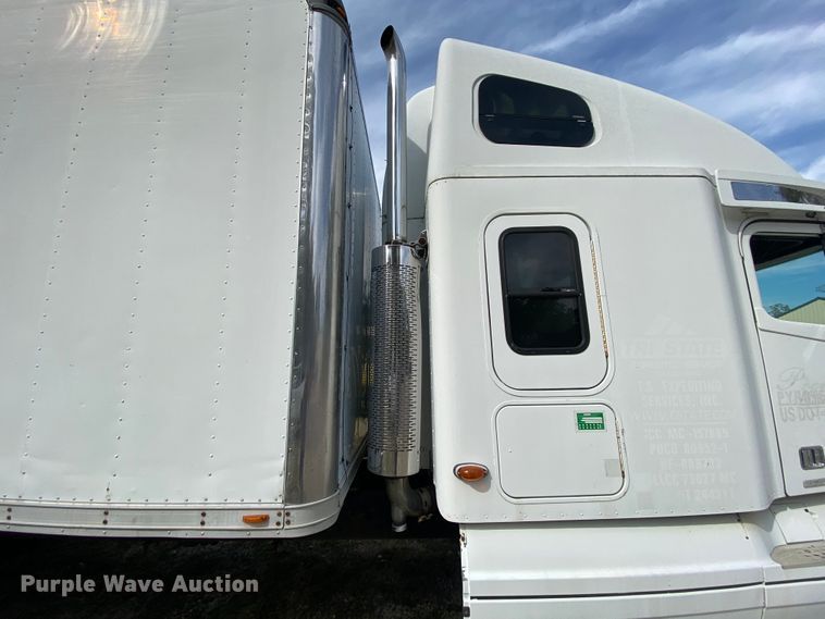 image for item HE9847 2003 Freightliner Cascadia  box truck