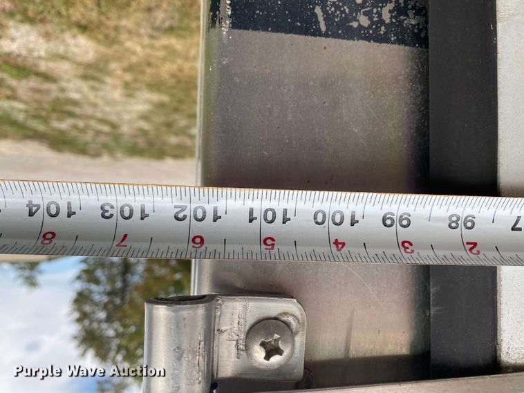 image for item HE9847 2003 Freightliner Cascadia  box truck