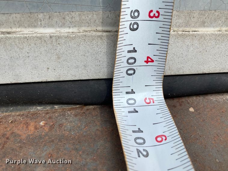 image for item HE9847 2003 Freightliner Cascadia  box truck