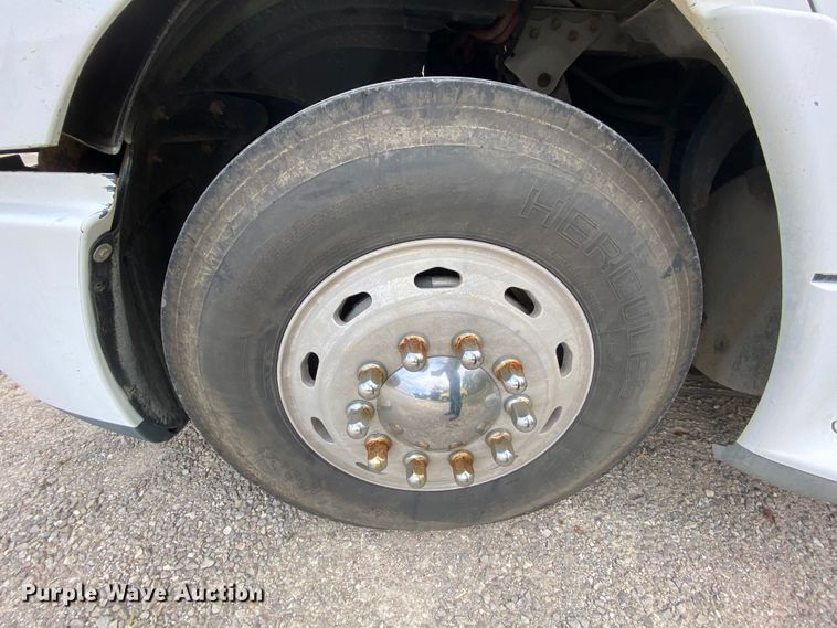 image for item HE9847 2003 Freightliner Cascadia  box truck