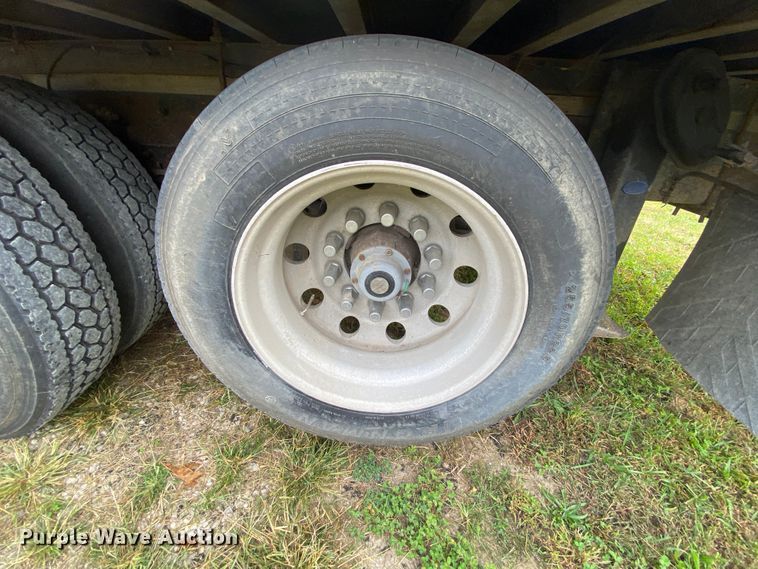 image for item HE9847 2003 Freightliner Cascadia  box truck