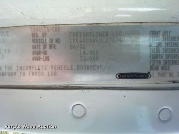 image for item HE9847 2003 Freightliner Cascadia  box truck