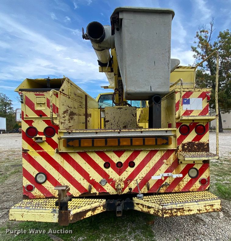 image for item HE9848 1991 GMC TopKick C6500  bucket truck