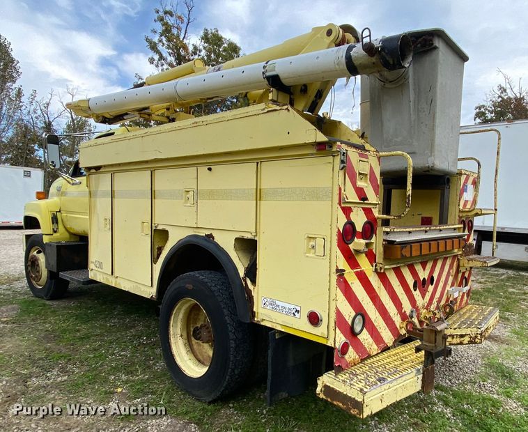 image for item HE9848 1991 GMC TopKick C6500  bucket truck