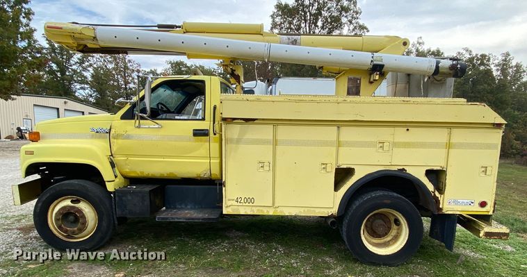 image for item HE9848 1991 GMC TopKick C6500  bucket truck