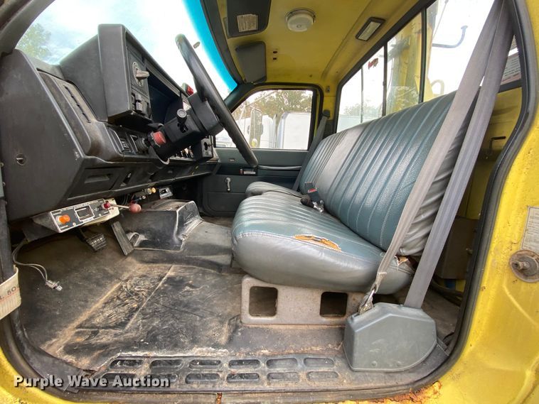 image for item HE9848 1991 GMC TopKick C6500  bucket truck