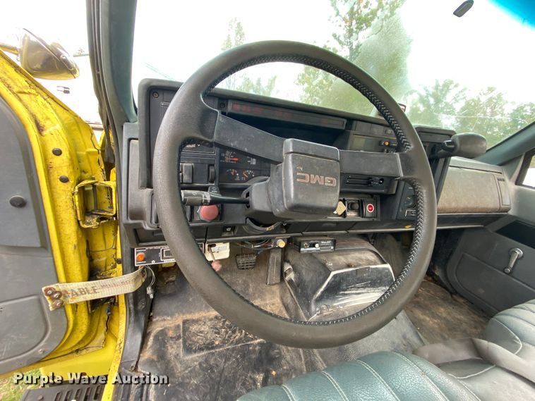 image for item HE9848 1991 GMC TopKick C6500  bucket truck