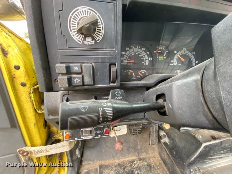 image for item HE9848 1991 GMC TopKick C6500  bucket truck