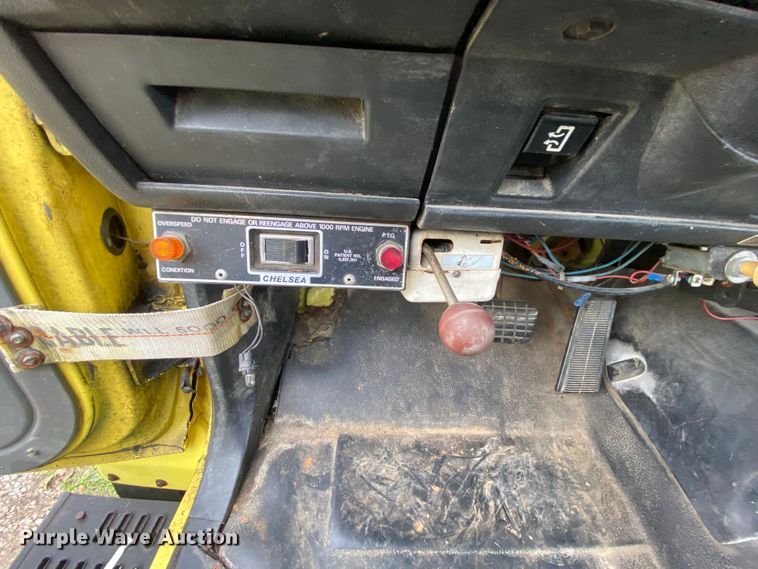 image for item HE9848 1991 GMC TopKick C6500  bucket truck