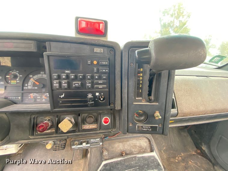 image for item HE9848 1991 GMC TopKick C6500  bucket truck