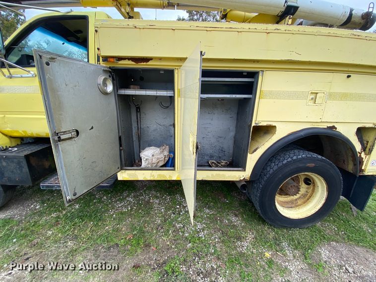 image for item HE9848 1991 GMC TopKick C6500  bucket truck