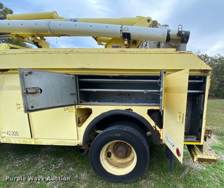 image for item HE9848 1991 GMC TopKick C6500  bucket truck