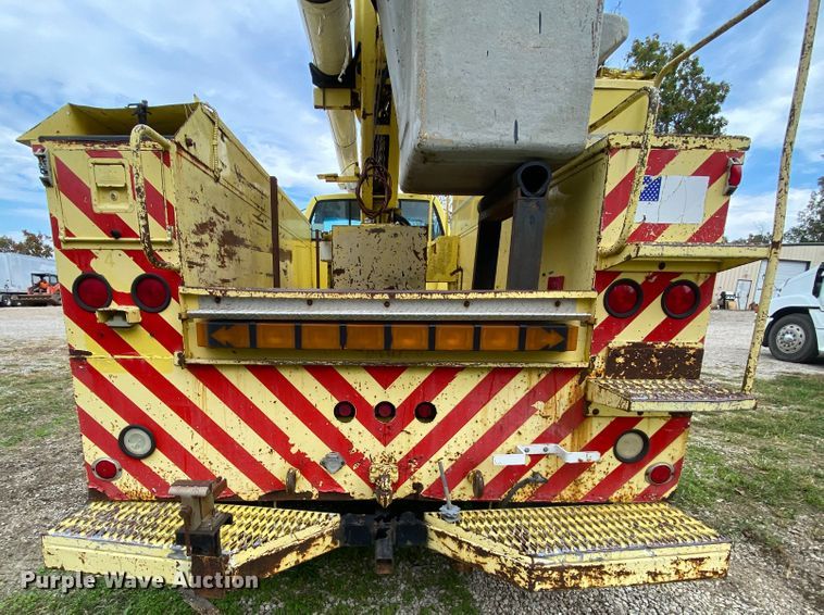 image for item HE9848 1991 GMC TopKick C6500  bucket truck