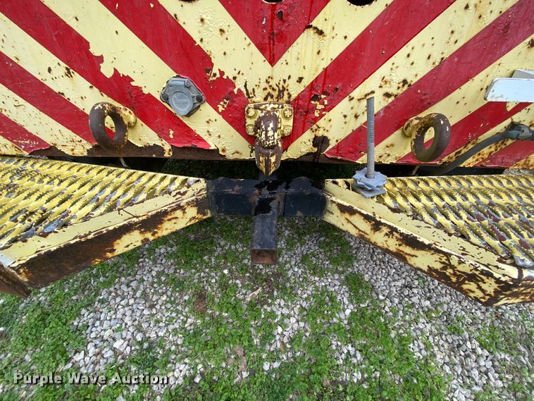 image for item HE9848 1991 GMC TopKick C6500  bucket truck