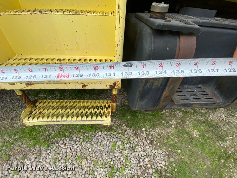 image for item HE9848 1991 GMC TopKick C6500  bucket truck