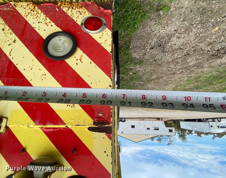 image for item HE9848 1991 GMC TopKick C6500  bucket truck