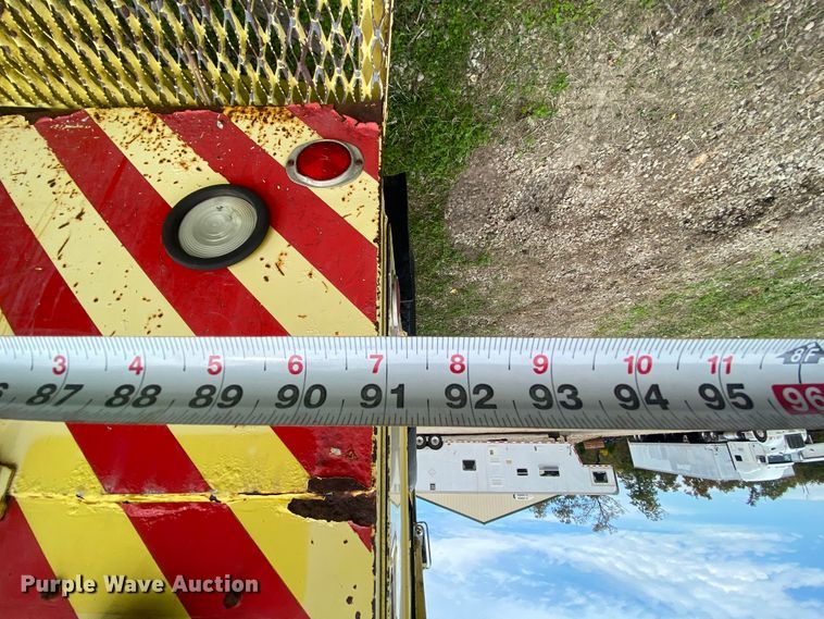 image for item HE9848 1991 GMC TopKick C6500  bucket truck