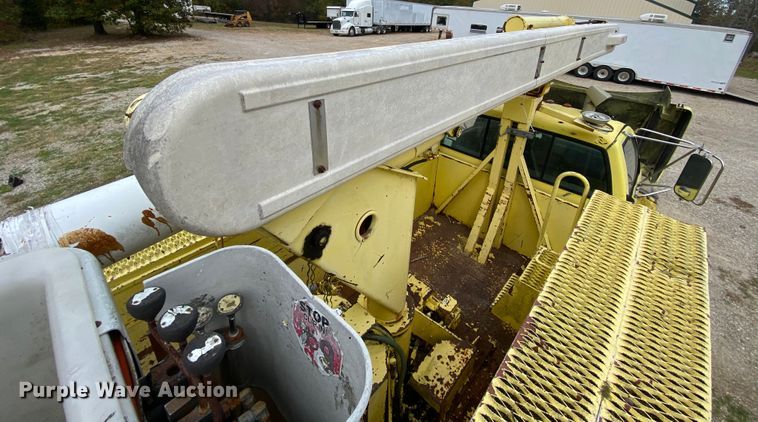 image for item HE9848 1991 GMC TopKick C6500  bucket truck