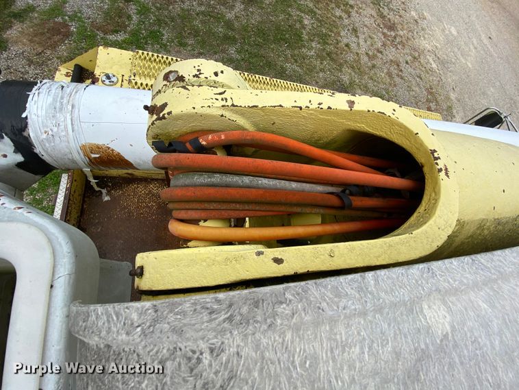 image for item HE9848 1991 GMC TopKick C6500  bucket truck