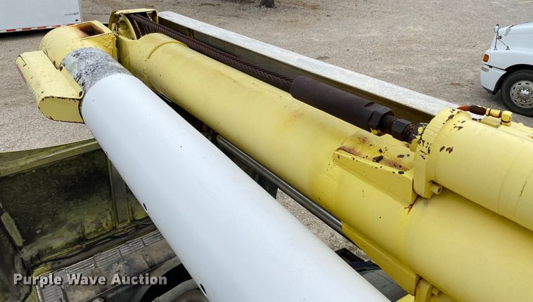 image for item HE9848 1991 GMC TopKick C6500  bucket truck