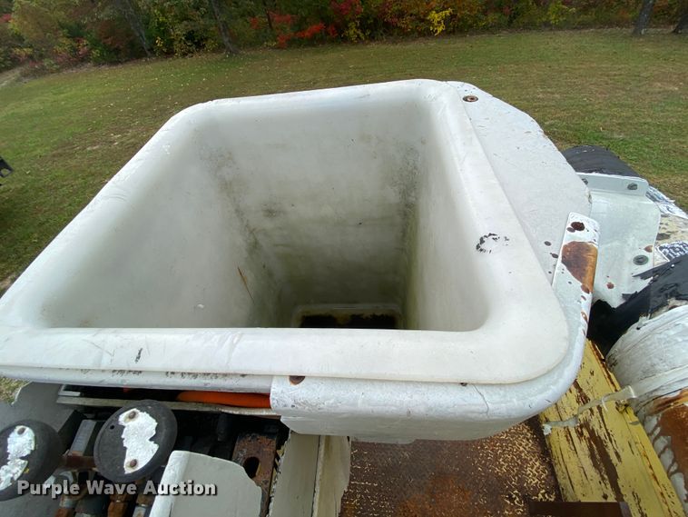 image for item HE9848 1991 GMC TopKick C6500  bucket truck