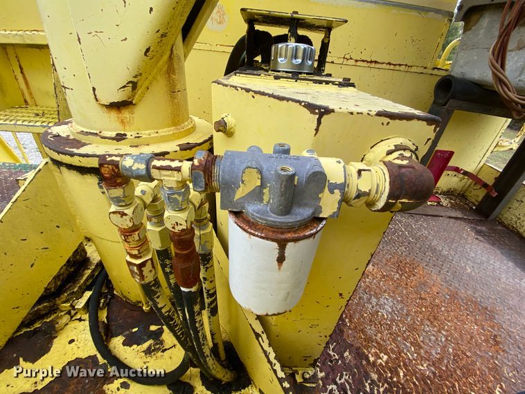 image for item HE9848 1991 GMC TopKick C6500  bucket truck