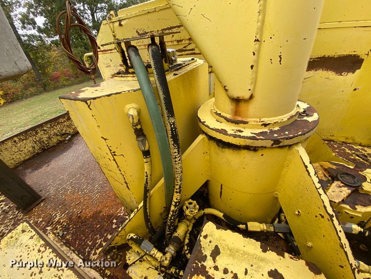 image for item HE9848 1991 GMC TopKick C6500  bucket truck