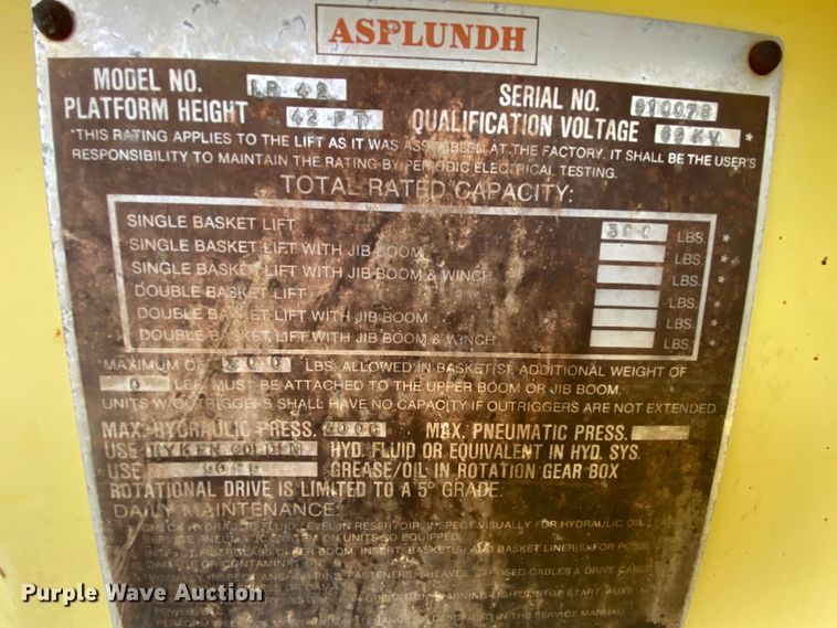 image for item HE9848 1991 GMC TopKick C6500  bucket truck