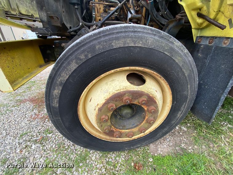 image for item HE9848 1991 GMC TopKick C6500  bucket truck