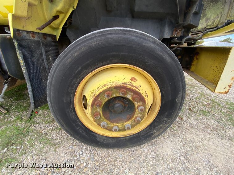 image for item HE9848 1991 GMC TopKick C6500  bucket truck