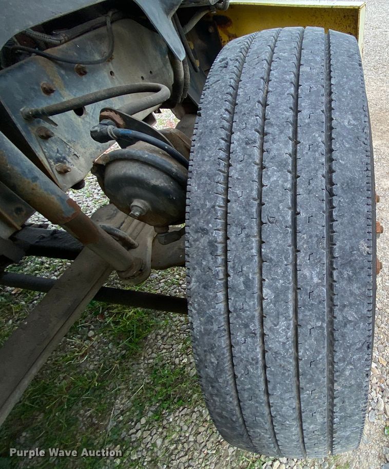 image for item HE9848 1991 GMC TopKick C6500  bucket truck