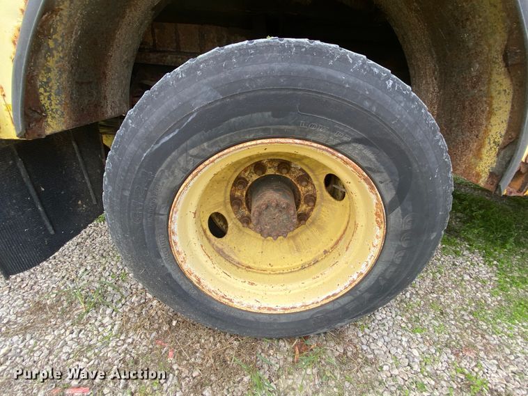 image for item HE9848 1991 GMC TopKick C6500  bucket truck