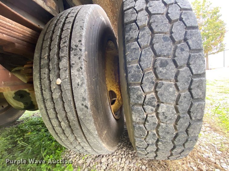 image for item HE9848 1991 GMC TopKick C6500  bucket truck