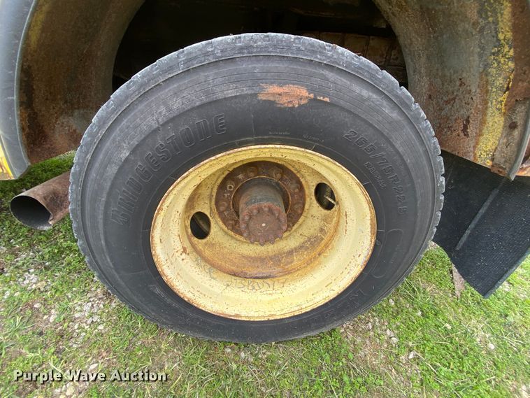 image for item HE9848 1991 GMC TopKick C6500  bucket truck